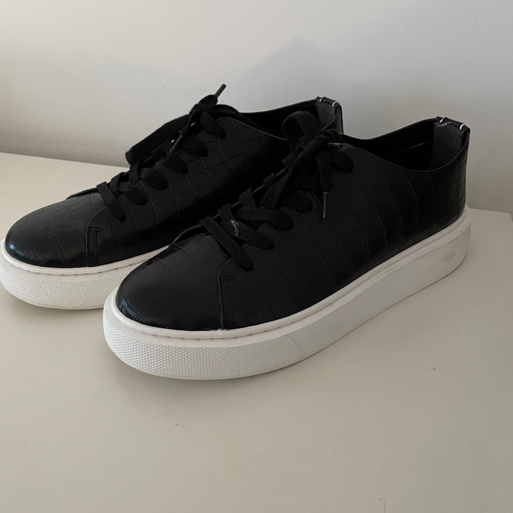 BRAND NEW Sam Edelman Leather Snake Skin Sneakers
